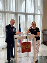Sur les élections du Président de la Fédération de Russie à l'Ambassade de Russie au Gabon